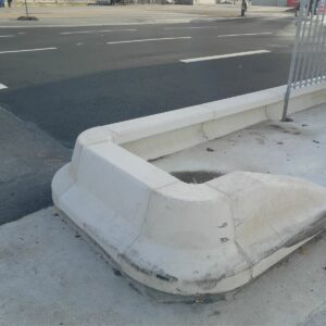 Profil technique d’une bordure AUTONOR® en place avec finition visible