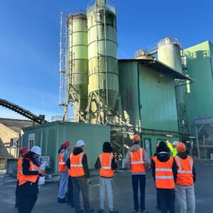 Les lycéens découvrent le processus de préfabrication béton sur le site SOTUBEMA de Coubert